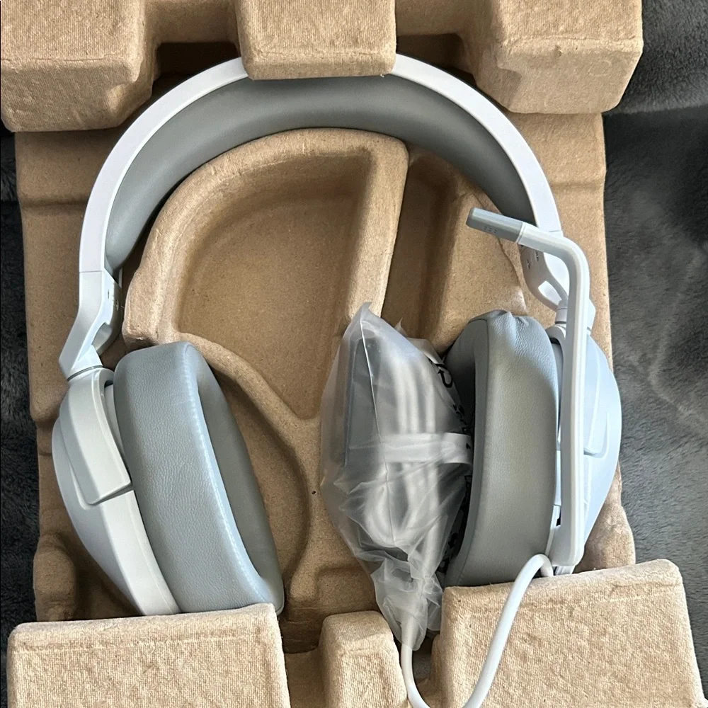 Corsair White Headset HS55 SURROUND
